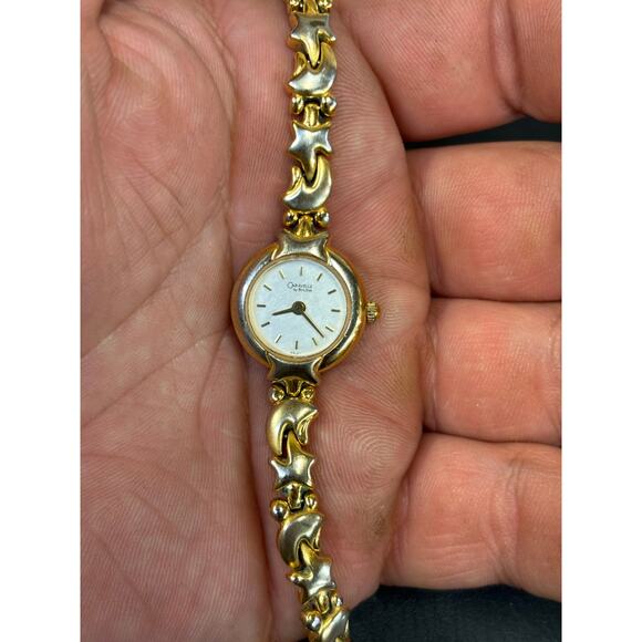 Vintage Caravelle By Bulova Gold Tone Womens Watch! New Battery! - Picture 1 of 9